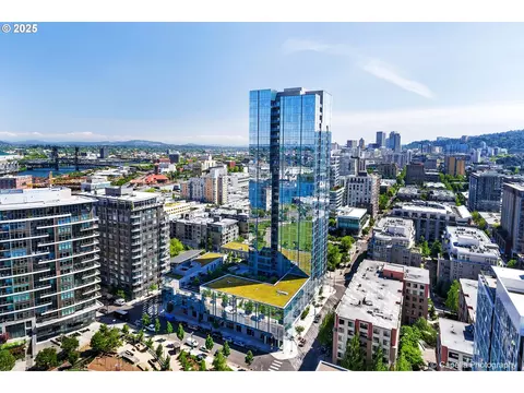1075 NW Northrup St #716, Portland, OR 97209