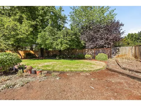 Exterior - 3470 Hyacinth St, Eugene, OR 97404 photo 6 of 8
