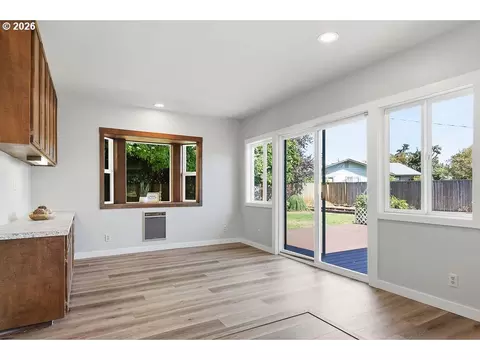 Living - 3470 Hyacinth St, Eugene, OR 97404 photo 7 of 10