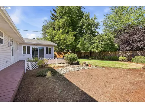 Exterior - 3470 Hyacinth St, Eugene, OR 97404 photo 5 of 8