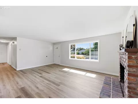 Living - 3470 Hyacinth St, Eugene, OR 97404 photo 3 of 10