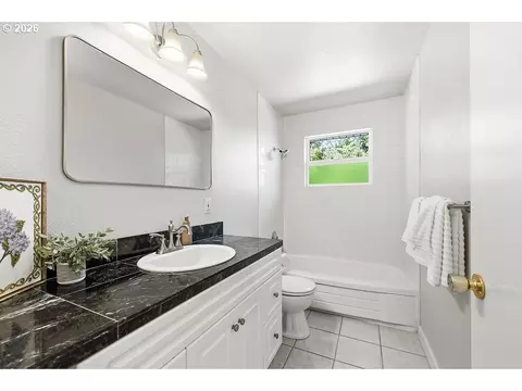 Bath - 3470 Hyacinth St, Eugene, OR 97404 photo 3 of 3