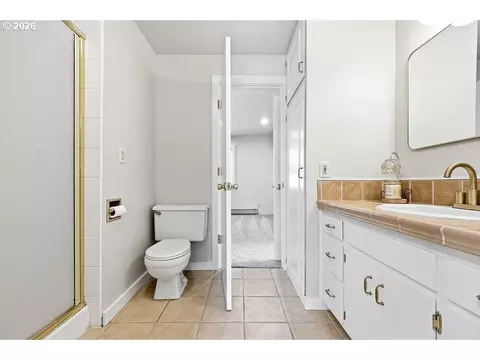 Bath - 3470 Hyacinth St, Eugene, OR 97404 photo 1 of 3