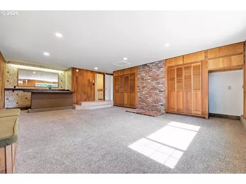 Living - 3470 Hyacinth St, Eugene, OR 97404 photo 9 of 10