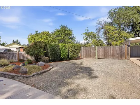Exterior - 3470 Hyacinth St, Eugene, OR 97404 photo 2 of 8