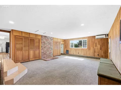 Living - 3470 Hyacinth St, Eugene, OR 97404 photo 10 of 10