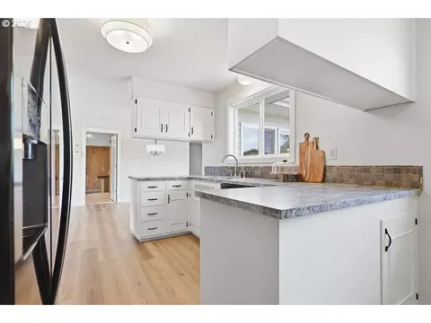 Kitchen - 3470 Hyacinth St, Eugene, OR 97404 photo 3 of 3
