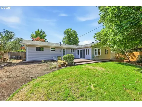 Exterior - 3470 Hyacinth St, Eugene, OR 97404 photo 4 of 8