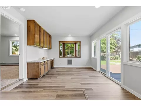 Living - 3470 Hyacinth St, Eugene, OR 97404 photo 6 of 10