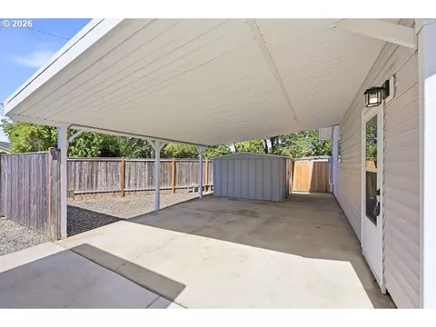 Exterior - 3470 Hyacinth St, Eugene, OR 97404 photo 3 of 8