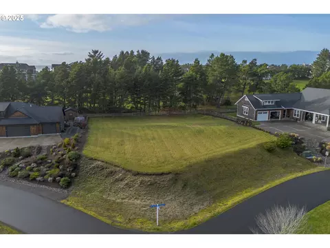 5298 Sheridan Dr, Gearhart, OR 97138