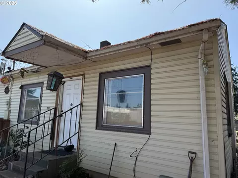 Exterior - 3875 Kathryn Ave, Springfield, OR 97478 photo 3 of 6