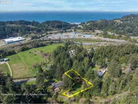 28397 Mateer Rd, Gold Beach, OR 97444