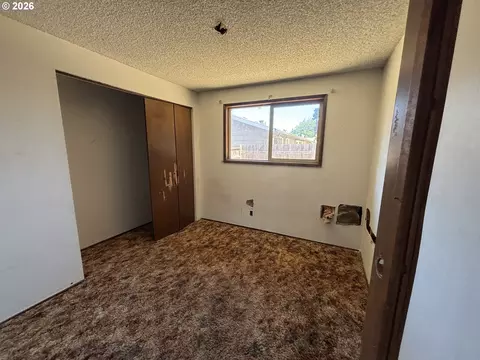 1164 Elizabeth St, Eugene, OR 97402 photo 2