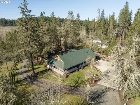 85305 Sarvis Berry Ln, Eugene, OR 97405