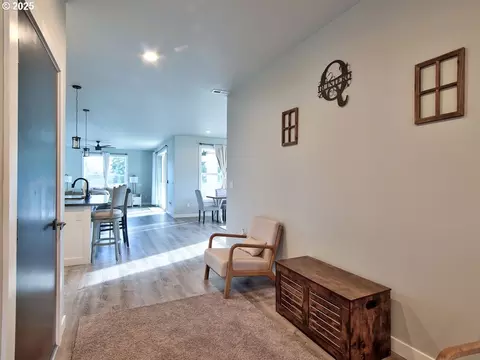 Entry Way - 1701 S Alpine St, Cornelius, OR 97113 photo 2 of 3