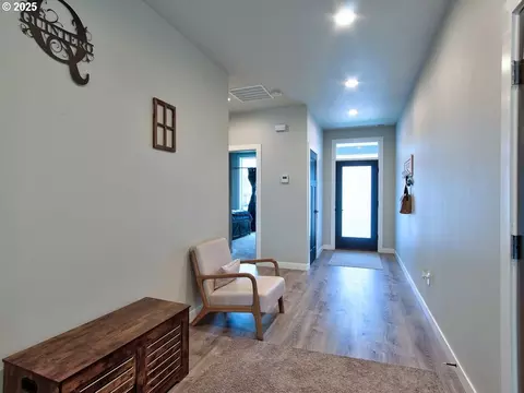 Entry Way - 1701 S Alpine St, Cornelius, OR 97113 photo 1 of 3