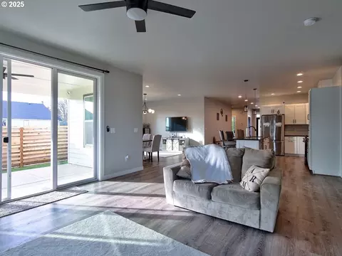 Living - 1701 S Alpine St, Cornelius, OR 97113 photo 3 of 3