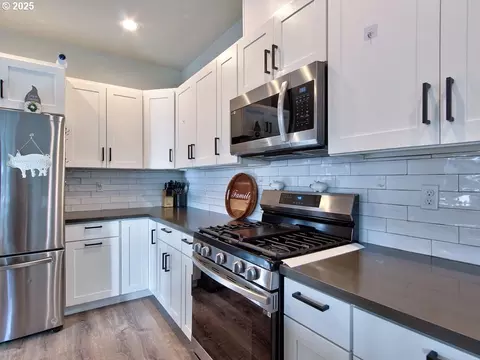 Kitchen - 1701 S Alpine St, Cornelius, OR 97113 photo 5 of 6