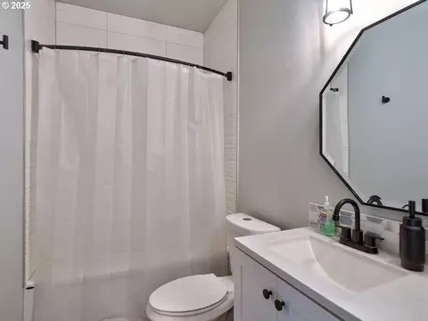 Bath - 1701 S Alpine St, Cornelius, OR 97113 photo 4 of 4