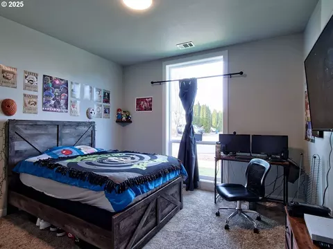Bedroom - 1701 S Alpine St, Cornelius, OR 97113 photo 3 of 7