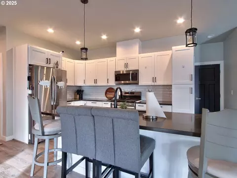 Kitchen - 1701 S Alpine St, Cornelius, OR 97113 photo 3 of 6