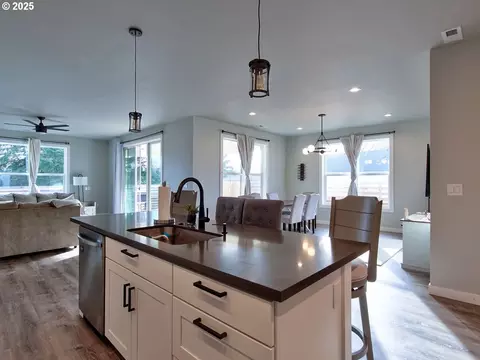 Kitchen - 1701 S Alpine St, Cornelius, OR 97113 photo 6 of 6