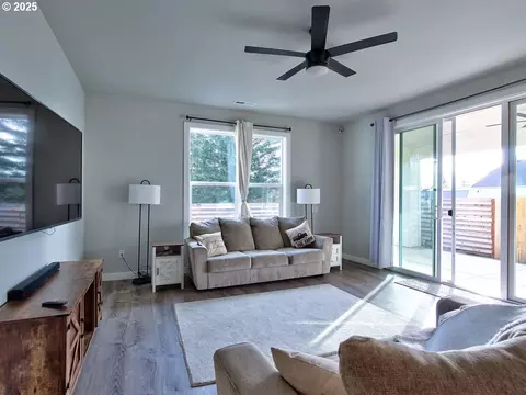Living - 1701 S Alpine St, Cornelius, OR 97113 photo 2 of 3