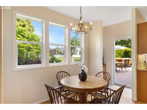Dining - 1506 NW Beech St, Camas, WA 98607 photo 2 of 2