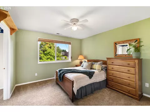 Bedroom - 1506 NW Beech St, Camas, WA 98607 photo 4 of 6