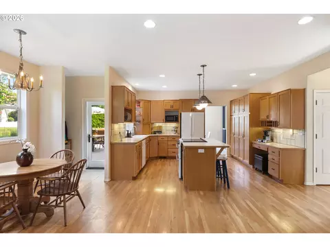 Kitchen - 1506 NW Beech St, Camas, WA 98607 photo 2 of 5