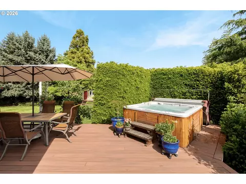 Exterior - 1506 NW Beech St, Camas, WA 98607 photo 6 of 10