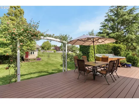 Exterior - 1506 NW Beech St, Camas, WA 98607 photo 5 of 10