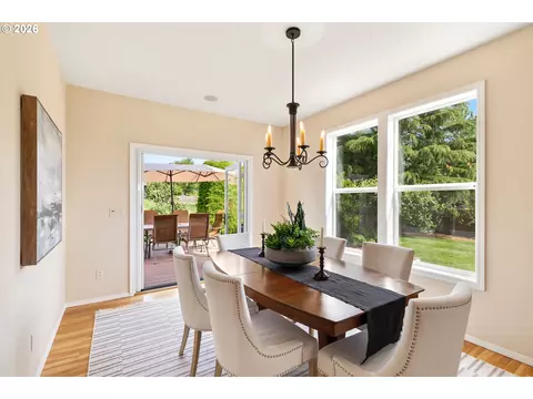 Dining - 1506 NW Beech St, Camas, WA 98607 photo 1 of 2