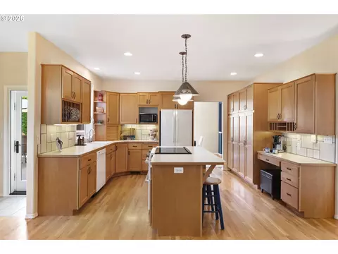 Kitchen - 1506 NW Beech St, Camas, WA 98607 photo 3 of 5