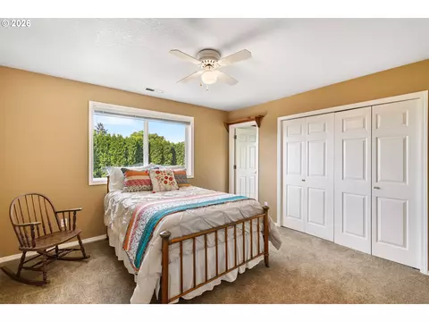 Bedroom - 1506 NW Beech St, Camas, WA 98607 photo 3 of 6
