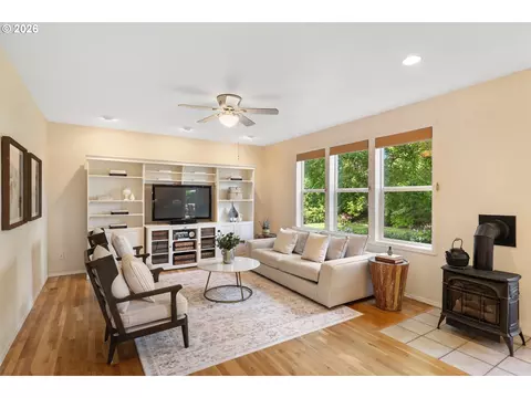 Living - 1506 NW Beech St, Camas, WA 98607 photo 4 of 5