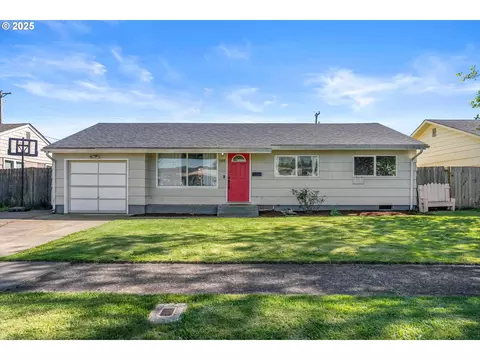 1379 Olympic St, Springfield, OR 97477