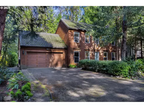 65015 E Sandy River Ln, Rhododendron, OR 97049