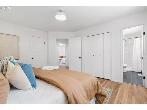 Bedroom - 860 NW Battaglia Ave, Gresham, OR 97030 photo 3 of 7