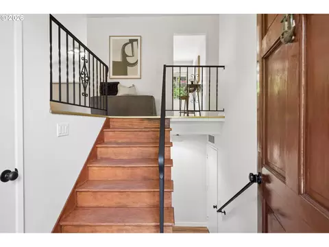 Entry Way - 860 NW Battaglia Ave, Gresham, OR 97030 photo 1 of 1
