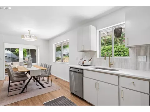 Dining - 860 NW Battaglia Ave, Gresham, OR 97030 photo 4 of 5