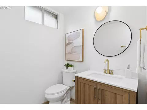 Bath - 860 NW Battaglia Ave, Gresham, OR 97030 photo 4 of 4