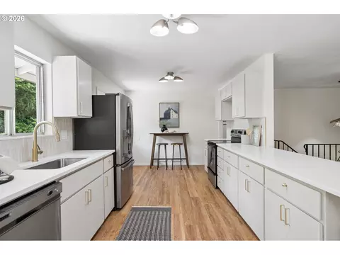 Kitchen - 860 NW Battaglia Ave, Gresham, OR 97030 photo 1 of 6
