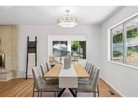 Dining - 860 NW Battaglia Ave, Gresham, OR 97030 photo 3 of 5