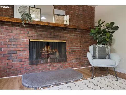 Living - 860 NW Battaglia Ave, Gresham, OR 97030 photo 12 of 12