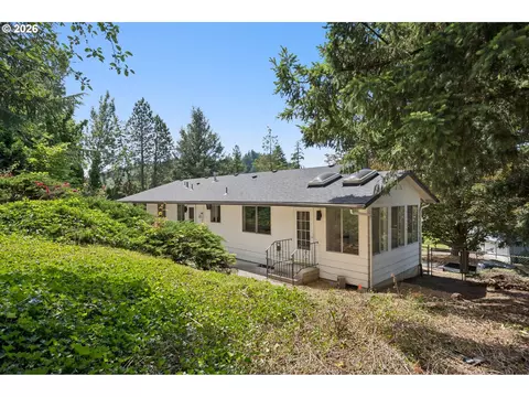 Exterior - 860 NW Battaglia Ave, Gresham, OR 97030 photo 7 of 7