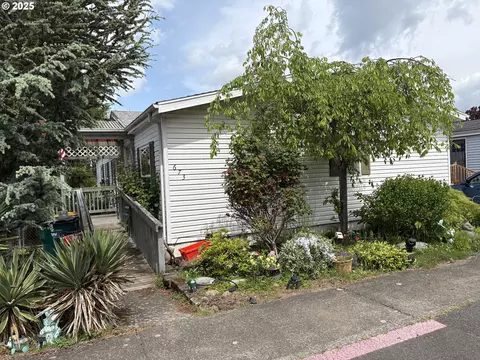 673 SW Crestview Way, Troutdale, OR 97060