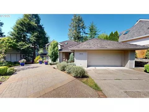 1912 Sunburst Ter, West Linn, OR 97068