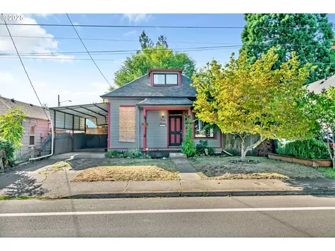 637 NE 17th St, Salem, OR 97301